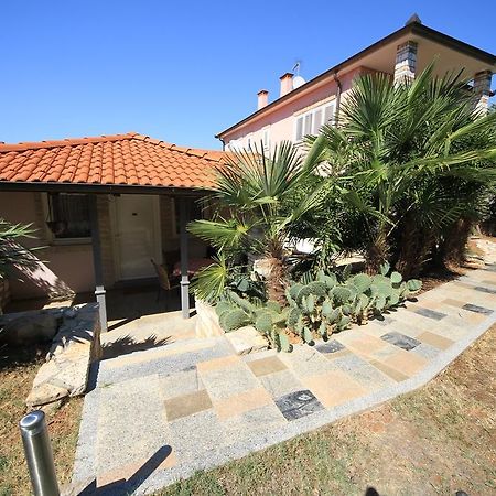 Villa Lugano Ровин Екстериор снимка