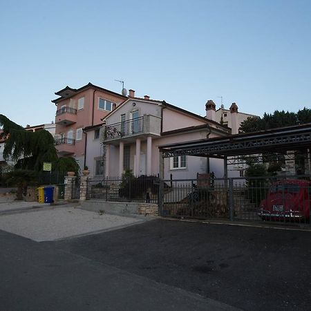 Villa Lugano Ровин Екстериор снимка