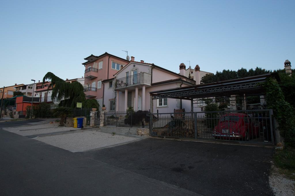 Villa Lugano Ровин Екстериор снимка