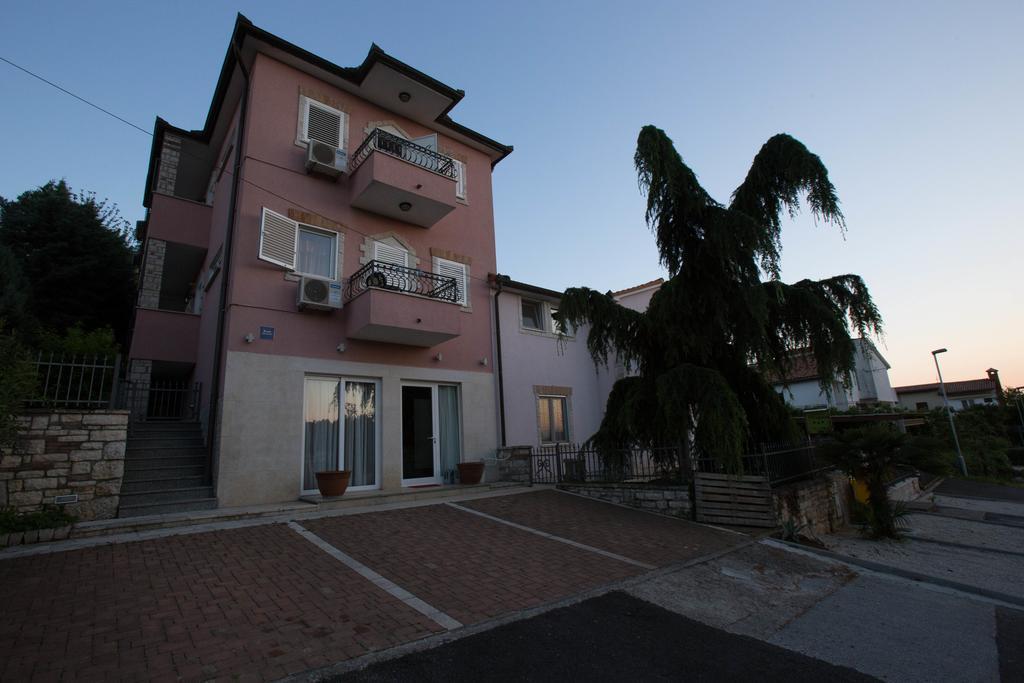 Villa Lugano Ровин Екстериор снимка