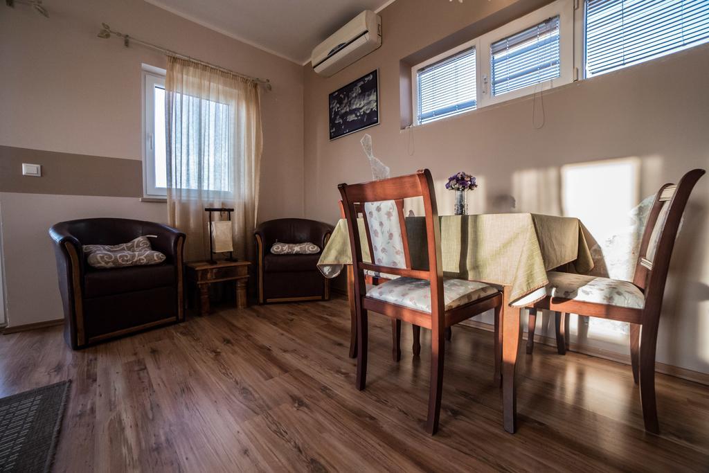 Villa Lugano Ровин Екстериор снимка