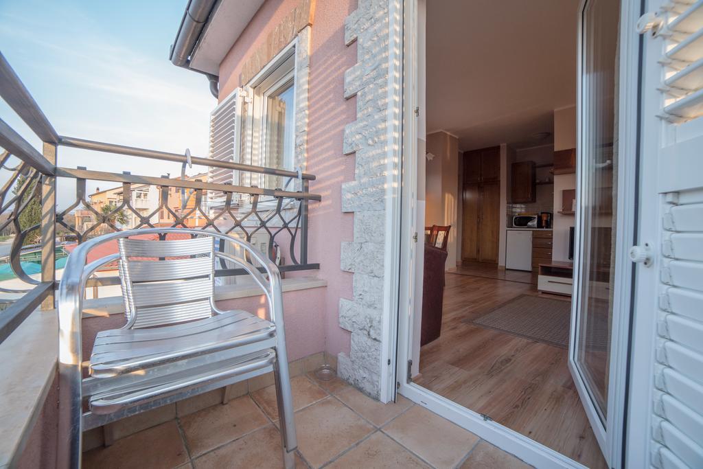 Villa Lugano Ровин Екстериор снимка