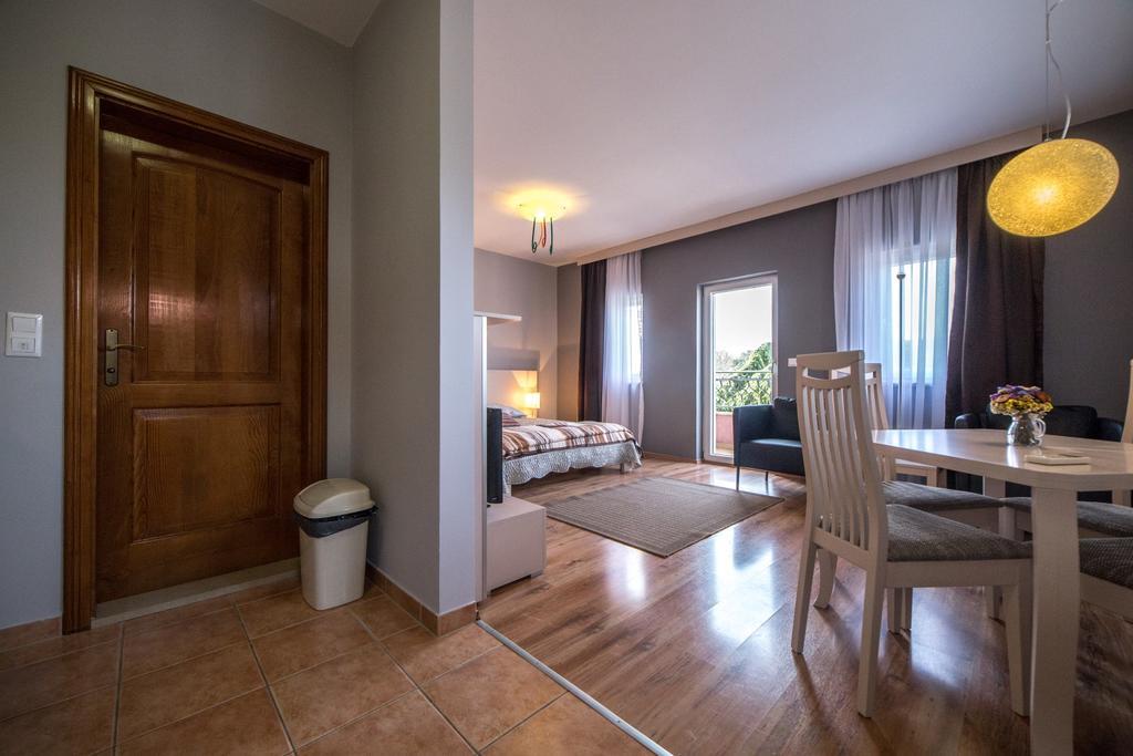 Villa Lugano Ровин Екстериор снимка