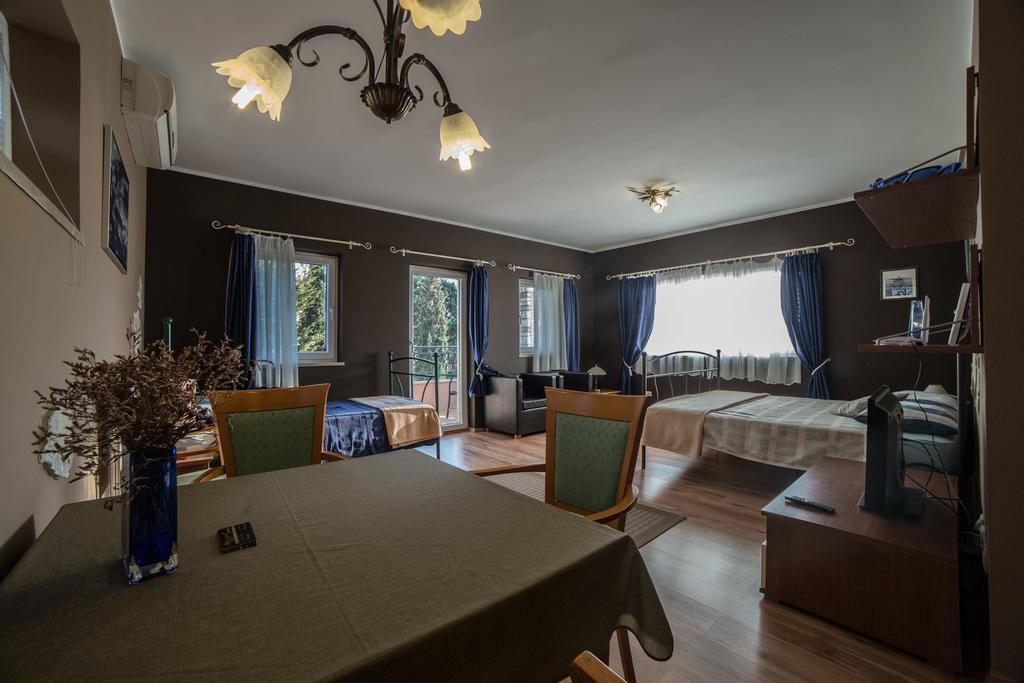 Villa Lugano Ровин Екстериор снимка