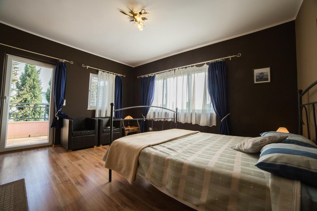 Villa Lugano Ровин Екстериор снимка