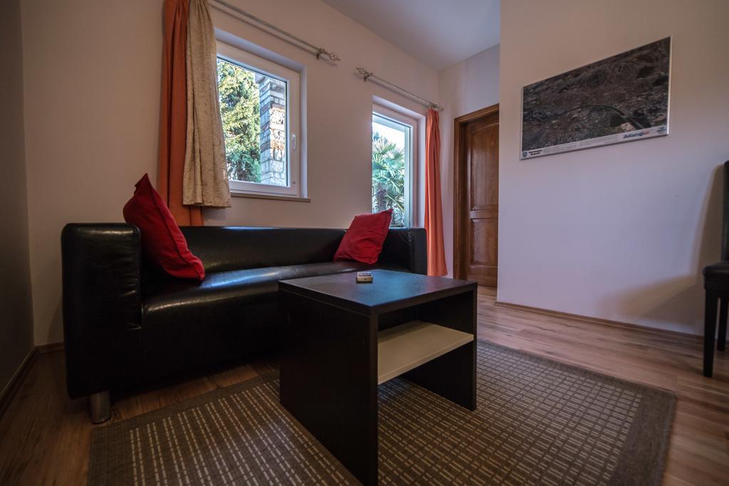 Villa Lugano Ровин Екстериор снимка