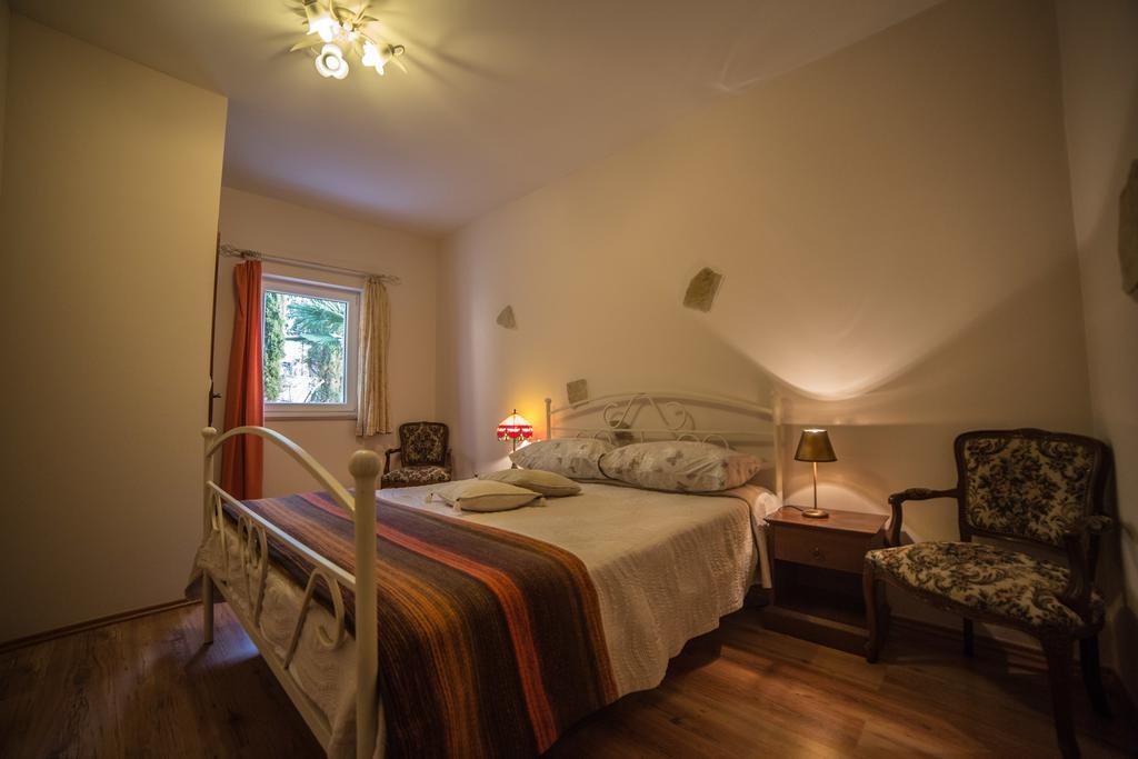 Villa Lugano Ровин Екстериор снимка
