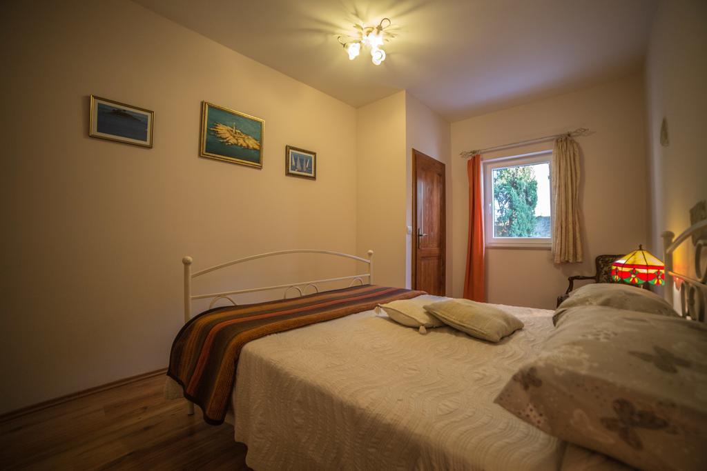 Villa Lugano Ровин Екстериор снимка